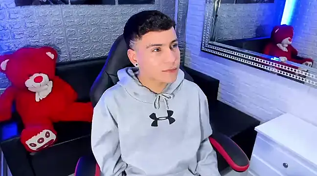 salvadorgomezx online show from February 4, 7:51 am