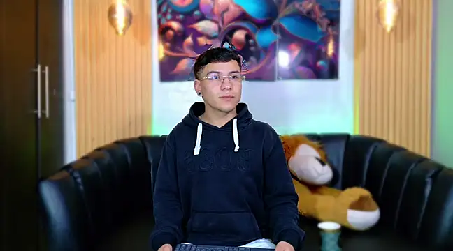 salvadorgomezx online show from February 6, 5:25 am