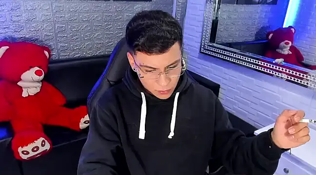 salvadorgomezx online show from February 9, 3:32 am