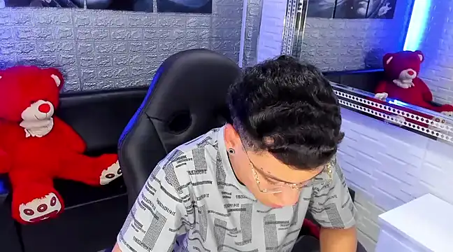 salvadorgomezx online show from February 11, 9:31 am