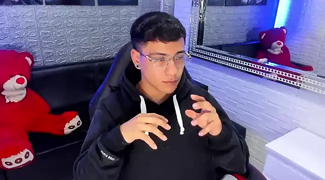 salvadorgomezx online show from February 12, 8:06 am