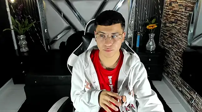 salvadorgomezx online show from February 13, 2:45 am