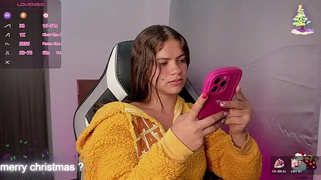 Snapshot of PaigeJayden chatting on December 15, 2:49 am PaigeJayden online show from December 15, 2:49 am