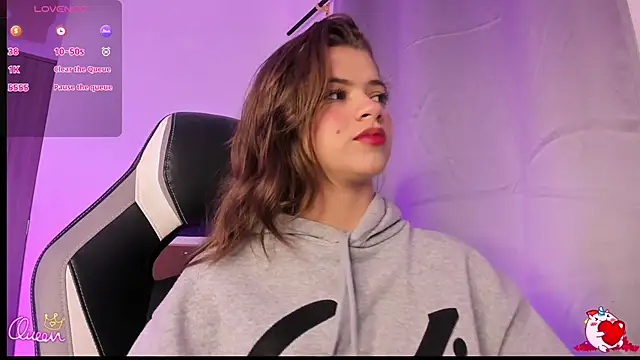 Snapshot of PaigeJayden chatting on February 12, 2:50 am PaigeJayden online show from February 12, 2:50 am