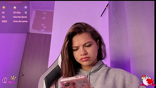 Snapshot of PaigeJayden chatting on February 13, 12:12 pm PaigeJayden online show from February 13, 12:12 pm