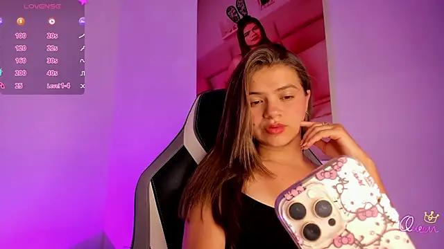 PaigeJayden online show from April 13, 11:32 pm