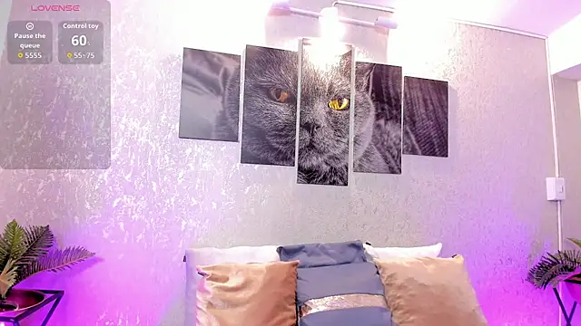 lilicooper  online show from November 5, 7:47 pm