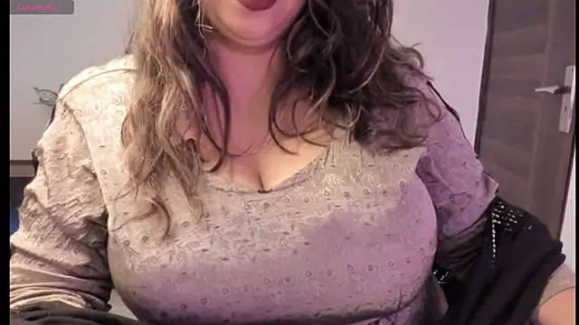 Gulabi Queen online show from March 12, 7:17 pm