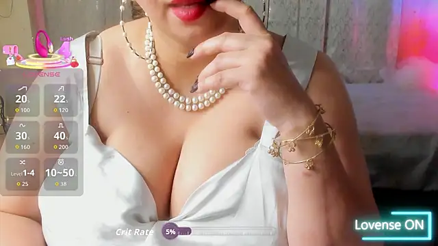 Snapshot of Gulabi_Queen chatting on May 17, 6:26 pm Gulabi Queen online show from May 17, 6:26 pm