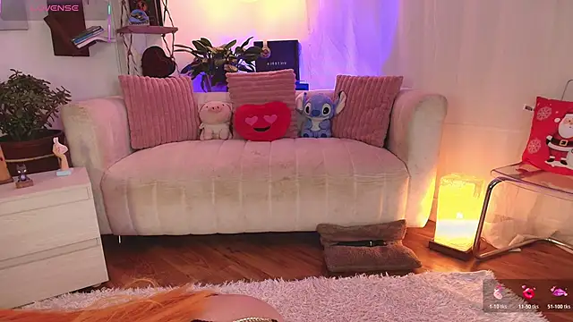 Snapshot of HANNAH_LOVEE chatting on November 6, 3:18 am HANNAH LOVEE online show from November 6, 3:18 am