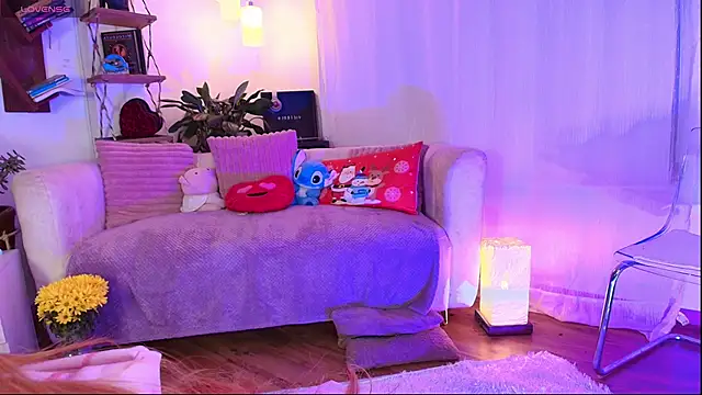 Snapshot of HANNAH_LOVEE chatting on November 23, 5:40 am HANNAH LOVEE online show from November 23, 5:40 am