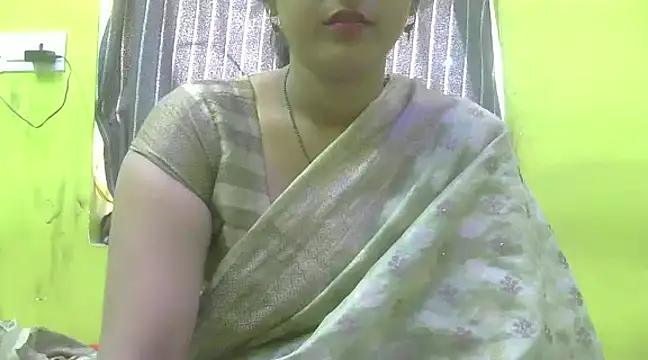 Snapshot of CUTYHINA_001 chatting on December 4, 3:59 am CUTYHINA 001 online show from December 4, 3:59 am