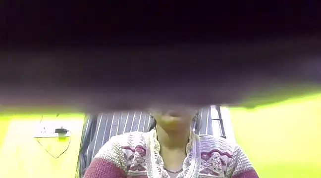 Snapshot of CUTYHINA_001 chatting on December 9, 10:32 am CUTYHINA 001 online show from December 9, 10:32 am