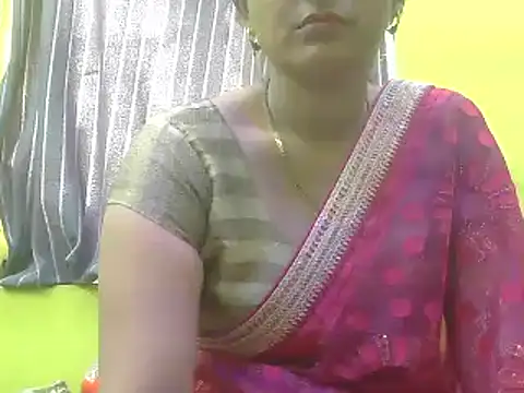 Snapshot of CUTYHINA_001 chatting on December 14, 4:23 am CUTYHINA 001 online show from December 14, 4:23 am