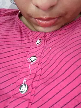 Snapshot of Myloveurvi chatting on February 17, 7:20 pm Myloveurvi online show from February 17, 7:20 pm