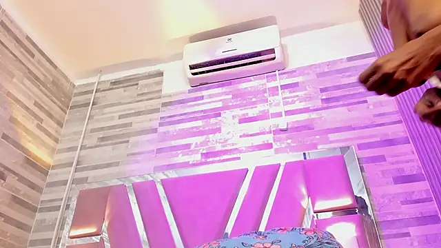 Snapshot of ebony_march chatting on November 22, 6:18 pm ebony march online show from November 22, 6:18 pm