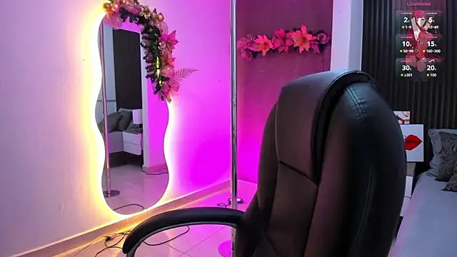 Snapshot of natasha__jackson chatting on December 18, 12:33 pm natasha jackson online show from December 18, 12:33 pm