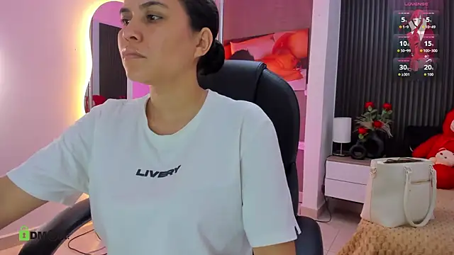 Snapshot of natasha__jackson chatting on February 6, 12:08 pm natasha jackson online show from February 6, 12:08 pm