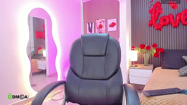 Snapshot of natasha__jackson chatting on February 17, 3:29 pm natasha jackson online show from February 17, 3:29 pm