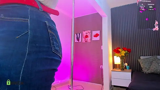 Snapshot of natasha__jackson chatting on April 16, 3:35 pm natasha jackson online show from April 16, 3:35 pm