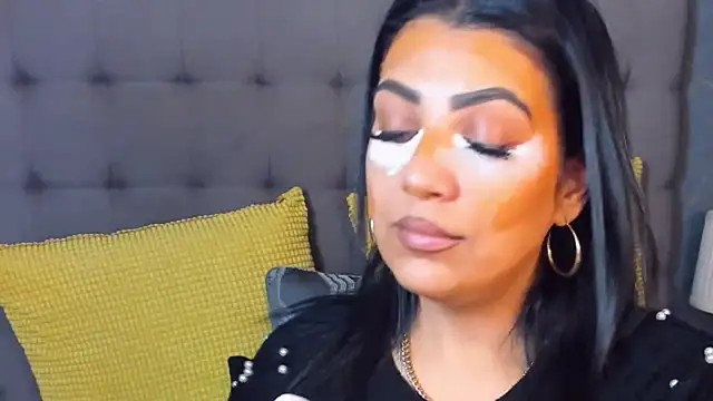 Snapshot of AmyCubes chatting on February 4, 4:07 am AmyCubes online show from February 4, 4:07 am