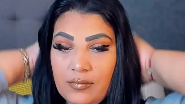 Snapshot of AmyCubes chatting on February 5, 4:17 am AmyCubes online show from February 5, 4:17 am