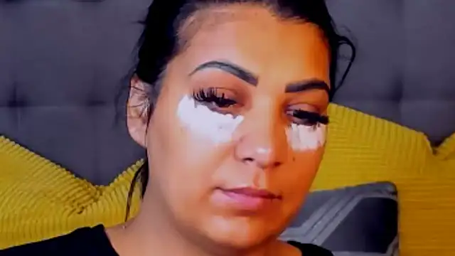 Snapshot of AmyCubes chatting on February 9, 4:05 am AmyCubes online show from February 9, 4:05 am