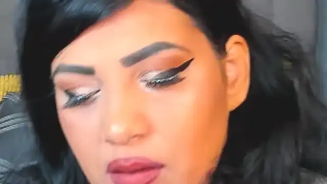 Snapshot of AmyCubes chatting on February 11, 8:30 am AmyCubes online show from February 11, 8:30 am