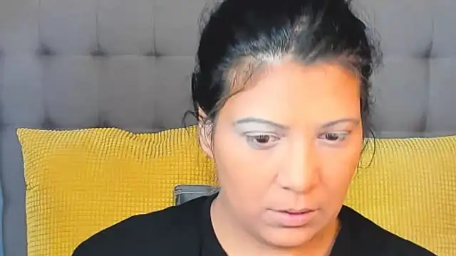 Snapshot of AmyCubes chatting on February 12, 8:42 am AmyCubes online show from February 12, 8:42 am