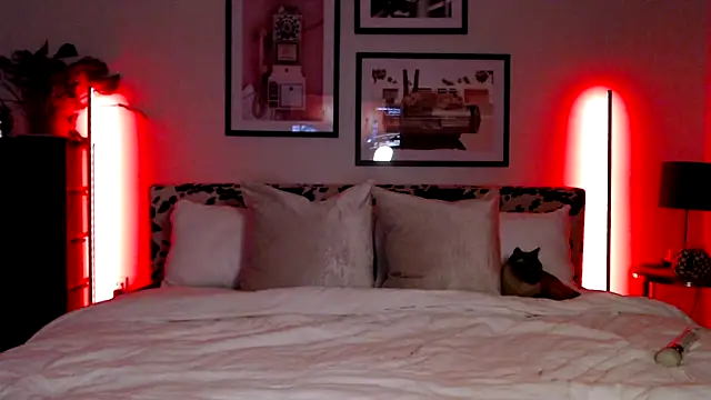 xphoenixrileyx online show from November 29, 12:46 am