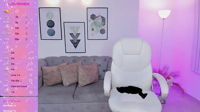 kendaall jenner  online show from December 24, 6:55 am