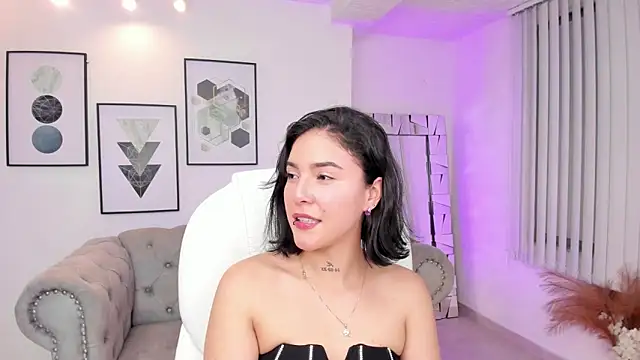 kendaall jenner  online show from January 8, 4:12 am