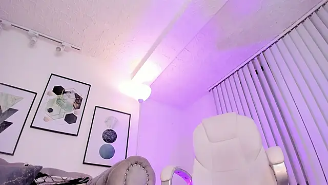 kendaall jenner  online show from January 24, 10:11 am