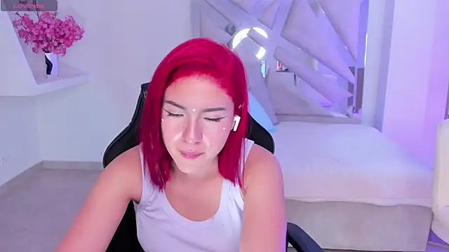 kendaall jenner  online show from February 6, 9:43 am