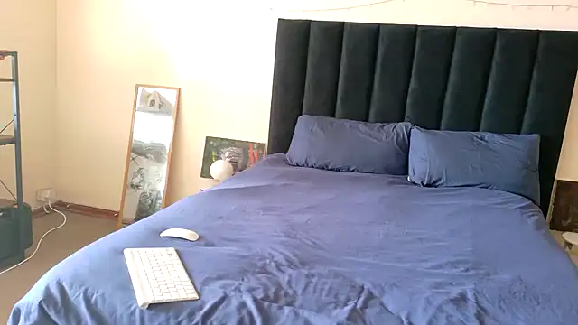 chloechrome online show from February 28, 3:13 pm