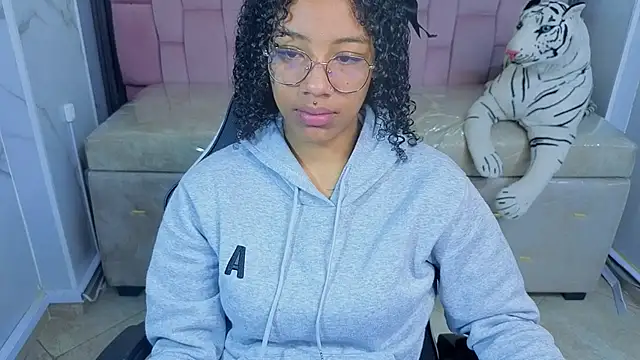 Violeth b online show from March 5, 12:45 pm