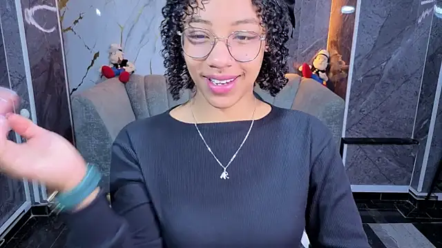 Violeth b online show from April 8, 1:00 pm