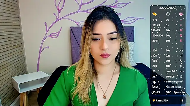 Snapshot of DahliaMoore chatting on December 3, 12:06 pm DahliaMoore online show from December 3, 12:06 pm