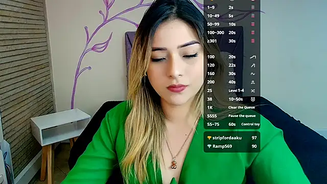 Snapshot of DahliaMoore chatting on December 3, 3:22 pm DahliaMoore online show from December 3, 3:22 pm