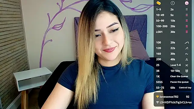 Snapshot of DahliaMoore chatting on December 4, 3:32 pm DahliaMoore online show from December 4, 3:32 pm