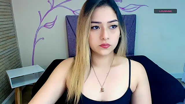 Snapshot of DahliaMoore chatting on December 5, 12:00 pm DahliaMoore online show from December 5, 12:00 pm