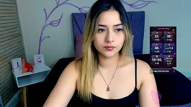 Snapshot of DahliaMoore chatting on December 5, 9:17 pm DahliaMoore online show from December 5, 9:17 pm