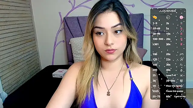 Snapshot of DahliaMoore chatting on December 6, 3:33 pm DahliaMoore online show from December 6, 3:33 pm
