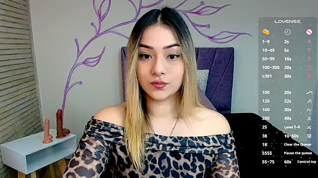 Snapshot of DahliaMoore chatting on December 8, 12:08 pm DahliaMoore online show from December 8, 12:08 pm