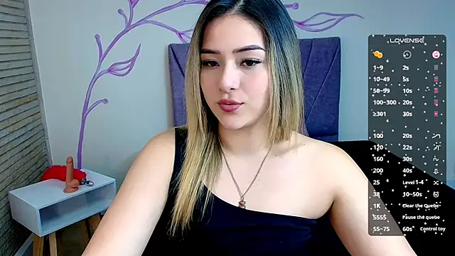 Snapshot of DahliaMoore chatting on December 11, 6:20 pm DahliaMoore online show from December 11, 6:20 pm