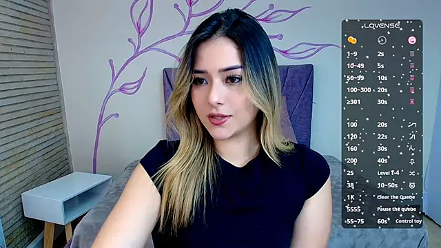 Snapshot of DahliaMoore chatting on December 13, 3:11 pm DahliaMoore online show from December 13, 3:11 pm