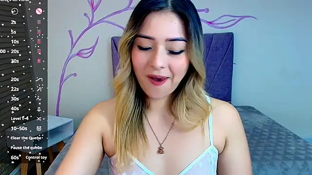 Snapshot of DahliaMoore chatting on December 14, 4:31 pm DahliaMoore online show from December 14, 4:31 pm