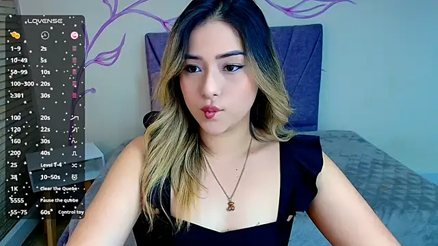 Snapshot of DahliaMoore chatting on December 18, 5:10 pm DahliaMoore online show from December 18, 5:10 pm
