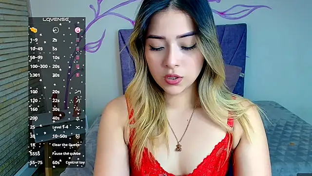 Snapshot of DahliaMoore chatting on December 19, 3:41 pm DahliaMoore online show from December 19, 3:41 pm