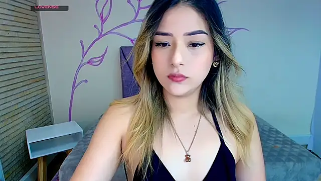 Snapshot of DahliaMoore chatting on December 20, 12:05 pm DahliaMoore online show from December 20, 12:05 pm